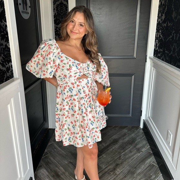 ASTR the Label Serilda Floral Puff Sleeve Pleated Minidress!! - Picture 4 of 5